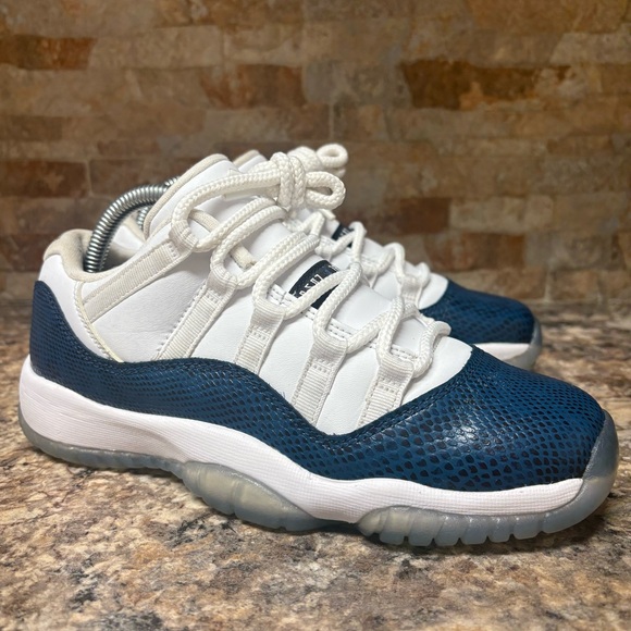 Air Jordan 11 Retro Low GS Navy Snakeskin CD6847-102 Size Women’s Size